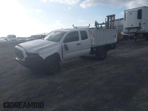 2022 Toyota Tacoma SR z VIN 3TYRX5GN5NT055800, wystawiony jako IAAI lot #42109011 z przebiegiem 30 236 mil mil oraz . Historia ofert i sprzedaży dostępna na DreamBid. Obrazek 2.