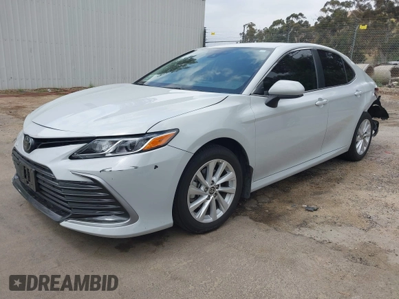 2024 Toyota Camry LE z VIN 4T1C11AK9RU228788, wystawiony jako IAAI lot #42108189 z przebiegiem 26 359 mil mil oraz . Historia ofert i sprzedaży dostępna na DreamBid. Obrazek 18.