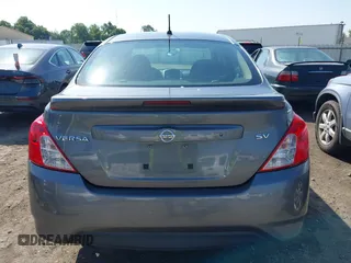 2018 Nissan Versa SV z VIN 3N1CN7AP1JL872116, wystawiony jako IAAI lot #42149712 z przebiegiem 131 990 mil mil oraz . Historia ofert i sprzedaży dostępna na DreamBid. Obrazek 16.