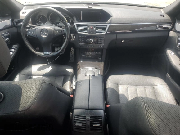 2010 Mercedes-Benz E 550 Luxury с VIN WDDHF7CB7AA225685, выставлен на аукционе Copart как лот 60713225 с пробегом 176 210 миль миль и Списание • Salvage title. История ставок и продаж доступна на DreamBid. Изображение 8.