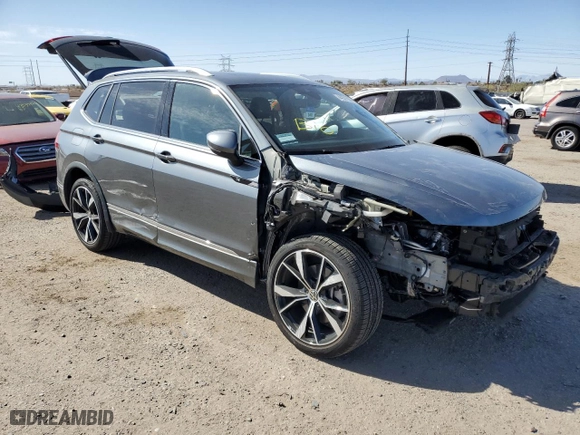 2024 Volkswagen Tiguan SEL R-Line with VIN 3VV4B7AX0RM116455, listed as a Copart auction lot 44221505 with 15,977 mi miles and Salvage Title. Bid and sale history available at carsss.com. Image 4.