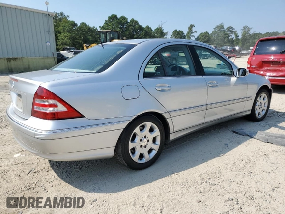 2005 Mercedes-Benz C 320 with VIN WDBRF64J95F557858, listed as a Copart auction lot 68310604 with 162,849 mi miles and Salvage Title. Bid and sale history available at DreamBid. Image 3.