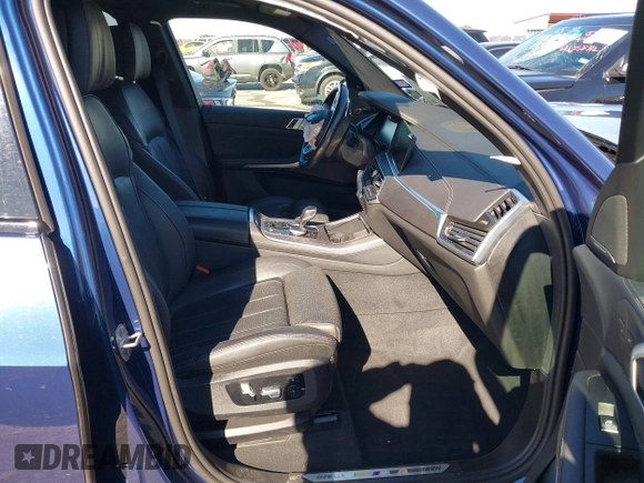 2021 BMW X5 xDrive45e with VIN 5UXTA6C06M9F65364, listed as a IAAI auction lot 41243236 with 1 mi miles. Bid and sale history available at carsss.com. Image 5.