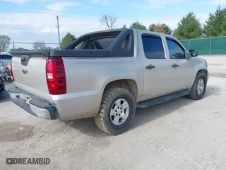2007 Chevrolet Avalanche LTZ with VIN 3GNEC12J67G233631, listed as a IAAI auction lot 41907810 with 173,976 mi miles. Bid and sale history available at carsss.com. Image 4.