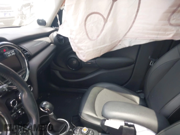 2017 MINI Hardtop 4 Door Cooper with VIN WMWXU1C59H2E18069, listed as a IAAI auction lot 42286035 with 85,835 mi miles and . Bid and sale history available at DreamBid. Image 5.