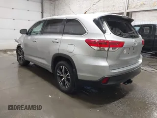 2018 Toyota Highlander LE with VIN 5TDBZRFH6JS849712, listed as a IAAI auction lot 41369832 with 70,482 mi miles and . Bid and sale history available at DreamBid. Image 3.