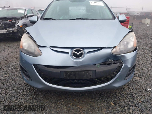 2013 Mazda 2 Sport z VIN JM1DE1KZ0D0167646, wystawiony jako IAAI lot #41335289 z przebiegiem 48 380 mil mil oraz . Historia ofert i sprzedaży dostępna na DreamBid. Obrazek 6.