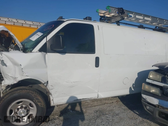 2020 Chevrolet Express Cargo with VIN 1GCWGAFP0L1261725, listed as a IAAI auction lot 42090746 with 67,851 mi miles and . Bid and sale history available at DreamBid. Image 14.