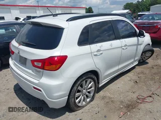 2011 Mitsubishi Outlander SE with VIN JA4AP4AU8BZ012589, listed as a IAAI auction lot 42316134 with 176,450 mi miles and . Bid and sale history available at DreamBid. Image 4.