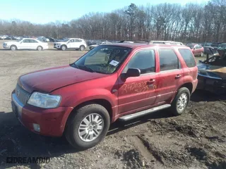 2007 Mercury Mariner Luxury with VIN 4M2YU91157KJ09372, listed as a IAAI auction lot 38729017 with 999,999 mi miles. Bid and sale history available at carsss.com. Image 2.