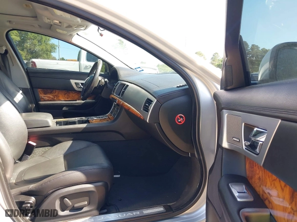 2015 Jaguar XF I4 T Premium with VIN SAJWA0FS6FPU73001, listed as a IAAI auction lot 42092684 with 126,956 mi miles. Bid and sale history available at carsss.com. Image 5.