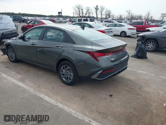 2024 Hyundai Elantra SEL z VIN KMHLM4DG9RU784034, wystawiony jako IAAI lot #41768840 z przebiegiem 8 606 mil mil oraz . Historia ofert i sprzedaży dostępna na DreamBid. Obrazek 3.