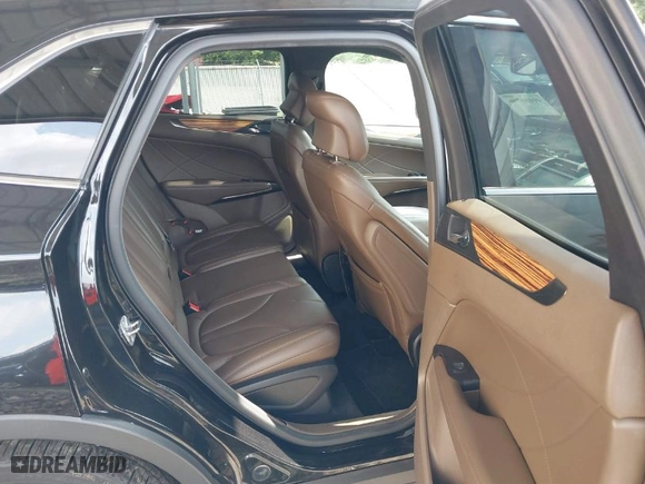 2015 Lincoln MKC with VIN 5LMTJ2AH3FUJ07208, listed as a IAAI auction lot 40050796 with 101,296 mi miles. Bid and sale history available at carsss.com. Image 8.