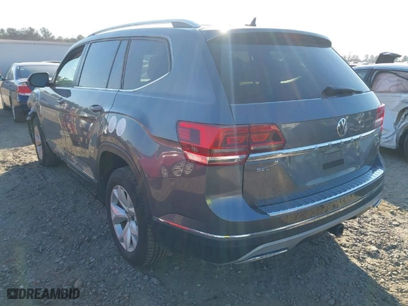 2018 Volkswagen Atlas 3.6L V6 SEL with VIN 1V2MR2CA1JC553522, listed as a IAAI auction lot 41020523 with 137,116 mi miles. Bid and sale history available at carsss.com. Image 3.