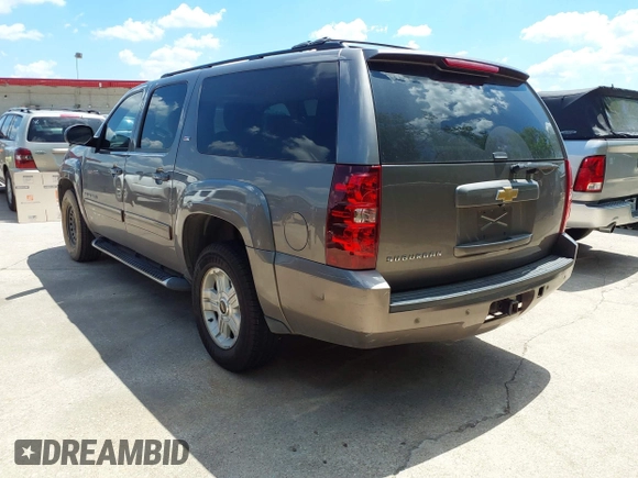 2013 Chevrolet Suburban LT with VIN 1GNSCJE03DR337592, listed as a IAAI auction lot 42101370 with 204,311 mi miles. Bid and sale history available at carsss.com. Image 3.