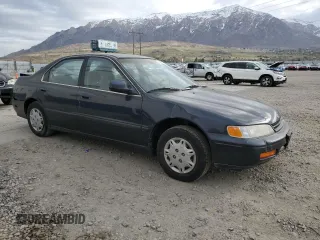 1995 Honda Accord LX with VIN JHMCD5633SC063013, listed as a Copart auction lot 52360725 with 150,552 mi miles and Salvage Title. Bid and sale history available at carsss.com. Image 4.