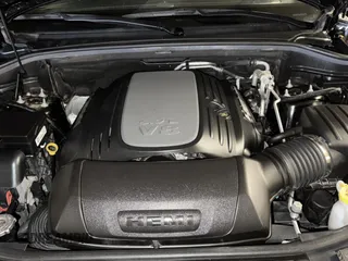 2023 Dodge Durango R/T Plus z VIN 1C4SDHCT5PC557478, wystawiony jako Copart lot #64901655 z przebiegiem 34 446 mil mil oraz Czysty tytuł • Clean title. Historia ofert i sprzedaży dostępna na DreamBid. Obrazek 7.