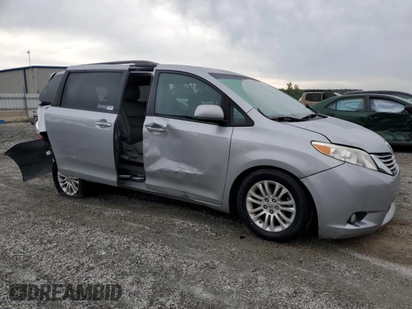 2015 Toyota Sienna XLE с VIN 5TDYK3DC7FS571431, выставлен на аукционе Copart как лот 57173595 с пробегом 305 940 миль миль и Списание • Salvage title. История ставок и продаж доступна на DreamBid. Изображение 4.