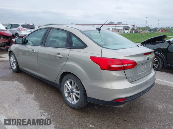 2016 Ford Focus SE z VIN 1FADP3F26GL332224, wystawiony jako IAAI lot #42167222 z przebiegiem 134 423 mil mil oraz . Historia ofert i sprzedaży dostępna na DreamBid. Obrazek 3.