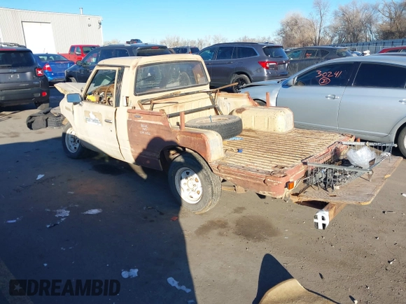 1984 Datsun 720 z VIN JN6ND01S9EW022655, wystawiony jako IAAI lot #41364439 z przebiegiem 242 833 mil mil oraz . Historia ofert i sprzedaży dostępna na DreamBid. Obrazek 3.