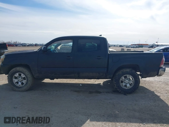 2015 Toyota Tacoma z VIN 3TMLU4ENXFM206669, wystawiony jako IAAI lot #41323365 z przebiegiem 102 297 mil mil oraz . Historia ofert i sprzedaży dostępna na DreamBid. Obrazek 14.