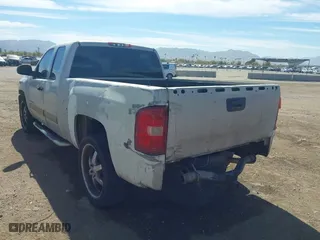 2007 Chevrolet Silverado 1500 Work Truck with VIN 1GCEC19C17Z610804, listed as a IAAI auction lot 41652687 with 333,312 mi miles. Bid and sale history available at carsss.com. Image 3.