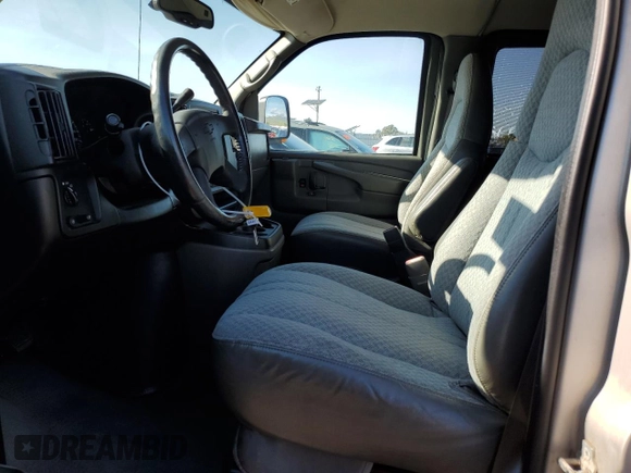 2005 Chevrolet Express Passenger with VIN 1GAHG39U851114716, listed as a Copart auction lot 49903085 with 148,670 mi miles and Clean title. Bid and sale history available at DreamBid. Image 7.