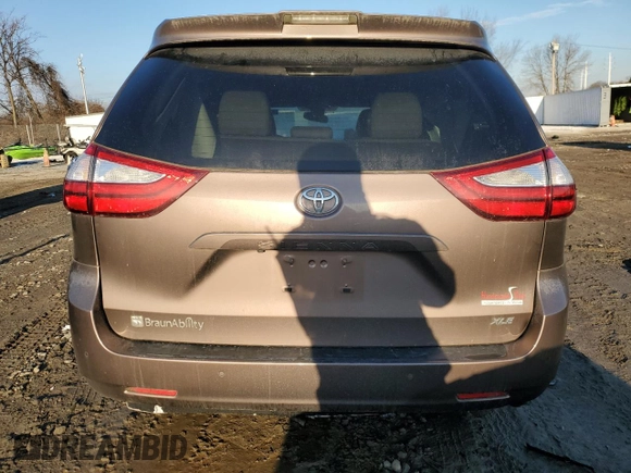 2018 Toyota Sienna XLE Auto Access Seat with VIN 5TDYZ3DC5JS961397, listed as a Copart auction lot 42735825 with 46,828 mi miles and Salvage Title. Bid and sale history available at carsss.com. Image 6.