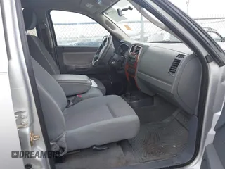 2005 Dodge Dakota SLT with VIN 1D7HE48K25S232893, listed as a IAAI auction lot 41932773 with 209,459 mi miles and . Bid and sale history available at DreamBid. Image 5.