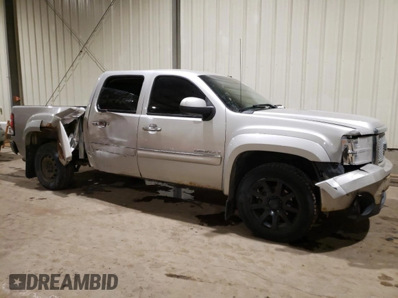 2007 GMC Sierra Denali z VIN 2GTEK638571692369, wystawiony jako Copart lot #46514983 z przebiegiem 261 756 mil mil oraz Szkody całkowita. Historia ofert i sprzedaży dostępna na DreamBid. Obrazek 4.