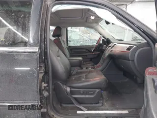 2012 Cadillac Escalade Premium z VIN 1GYS4CEF7CR299766, wystawiony jako IAAI lot #41374795 z przebiegiem 156 491 mil mil oraz . Historia ofert i sprzedaży dostępna na DreamBid. Obrazek 5.