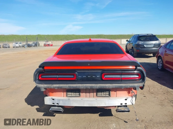 2016 Dodge Challenger R/T Scat Pack z VIN 2C3CDZFJ2GH345692, wystawiony jako IAAI lot #41686233 z przebiegiem 120 723 mil mil oraz . Historia ofert i sprzedaży dostępna na DreamBid. Obrazek 17.