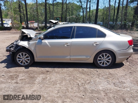 2013 Volkswagen Jetta SE with VIN 3VWDX7AJ9DM253430, listed as a IAAI auction lot 41997354 with 97,493 mi miles and . Bid and sale history available at DreamBid. Image 14.