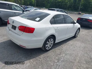 2012 Volkswagen Jetta SE с VIN 3VWDP7AJXCM311284, выставлен на аукционе IAAI как лот 42778112 с пробегом Не указан миль и . История ставок и продаж доступна на DreamBid. Изображение 4.