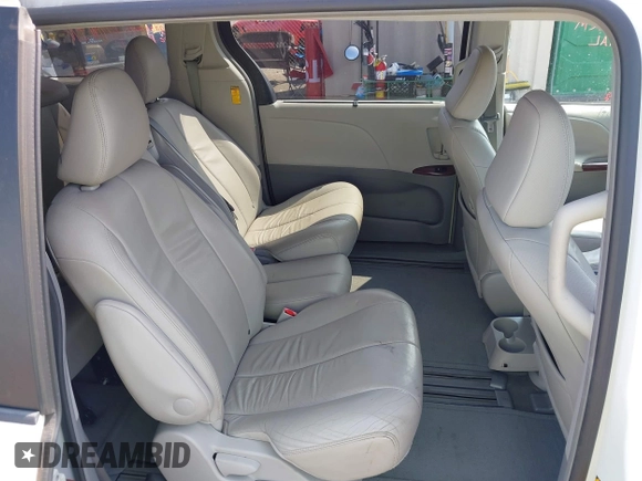 2014 Toyota Sienna XLE with VIN 5TDYK3DC1ES429932, listed as a IAAI auction lot 41692134 with 93,625 mi miles. Bid and sale history available at carsss.com. Image 8.