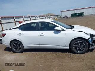 2025 Nissan Sentra SV z VIN 3N1AB8CV9SY284647, wystawiony jako IAAI lot #42489225 z przebiegiem 6 262 mil mil oraz . Historia ofert i sprzedaży dostępna na DreamBid. Obrazek 14.