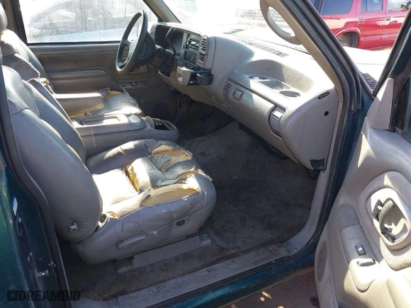 1996 Chevrolet C/K 1500 with VIN 2GCEK19R4T1212450, listed as a IAAI auction lot 41332448 with 135,303 mi miles. Bid and sale history available at carsss.com. Image 5.