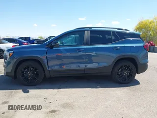 2024 GMC Terrain SLE z VIN 3GKALMEG5RL292662, wystawiony jako IAAI lot #42148356 z przebiegiem 12 939 mil mil oraz . Historia ofert i sprzedaży dostępna na DreamBid. Obrazek 14.