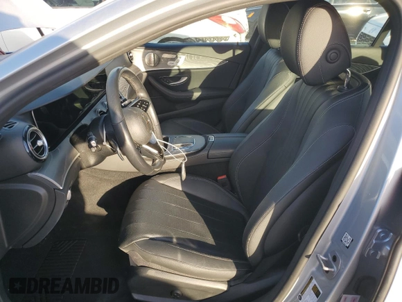 2021 Mercedes-Benz E 350 z VIN W1KZF8EB7MA933821, wystawiony jako Copart lot #50354235 z przebiegiem 32 299 mil mil oraz Nie do naprawy • Non repairable. Historia ofert i sprzedaży dostępna na DreamBid. Obrazek 7.