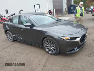 2024 Mazda 3 S Preferred z VIN 3MZBPACM7RM431371, wystawiony jako IAAI lot #40676189 z przebiegiem 276 mil mil oraz . Historia ofert i sprzedaży dostępna na DreamBid. Obrazek 1.