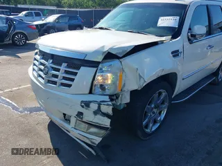2007 Cadillac Escalade z VIN 1GYEC63817R312426, wystawiony jako IAAI lot #42332110 z przebiegiem 267 506 mil mil oraz . Historia ofert i sprzedaży dostępna na DreamBid. Obrazek 6.
