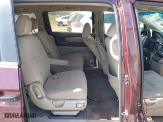 2011 Honda Odyssey LX with VIN 5FNRL5H28BB088074, listed as a IAAI auction lot 42033376 with 199,148 mi miles. Bid and sale history available at carsss.com. Image 8.