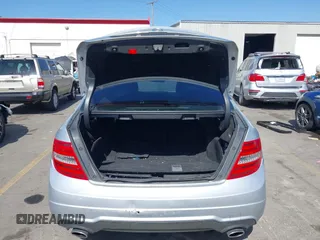 2013 Mercedes-Benz C 300 Sport с VIN WDDGF8AB2DR289465, выставлен на аукционе IAAI как лот 42211273 с пробегом 124 674 миль миль и . История ставок и продаж доступна на DreamBid. Изображение 16.