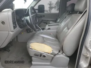 2007 GMC Sierra 3500 SRW Work Trk z VIN 1GTHK33D27F106146, wystawiony jako Copart lot #77556084 z przebiegiem 277 900 mil mil oraz Szkody całkowita. Historia ofert i sprzedaży dostępna na DreamBid. Obrazek 7.