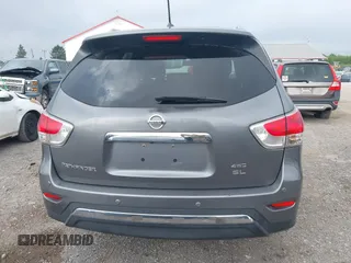 2015 Nissan Pathfinder SL z VIN 5N1AR2MMXFC680933, wystawiony jako IAAI lot #42790811 z przebiegiem 156 584 mil mil oraz . Historia ofert i sprzedaży dostępna na DreamBid. Obrazek 16.
