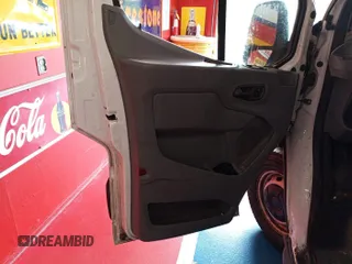 2017 Ford Transit z VIN 1FTYE1YM7HKA68331, wystawiony jako IAAI lot #42844533 z przebiegiem 223 598 mil mil oraz . Historia ofert i sprzedaży dostępna na DreamBid. Obrazek 26.