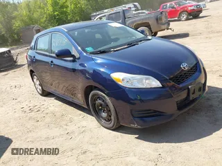 2009 Toyota Matrix z VIN 2T1KU40EX9C040282, wystawiony jako IAAI lot #42385430 z przebiegiem 185 179 mil mil oraz . Historia ofert i sprzedaży dostępna na DreamBid. Obrazek 1.