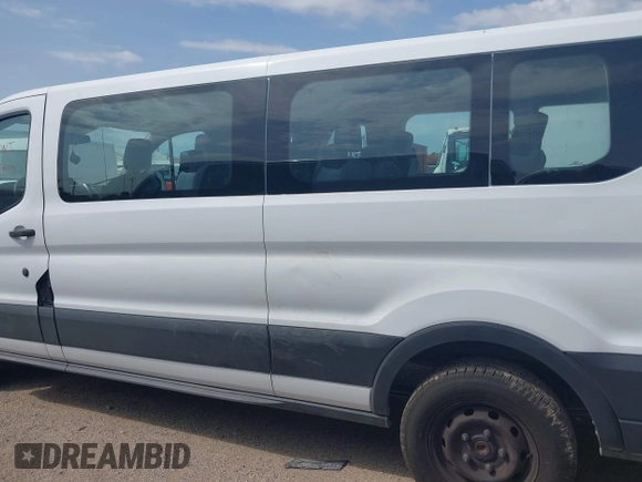 2019 Ford Transit Passenger XL z VIN 1FBZX2ZM2KKB65886, wystawiony jako IAAI lot #41911579 z przebiegiem 56 785 mil mil oraz . Historia ofert i sprzedaży dostępna na DreamBid. Obrazek 14.