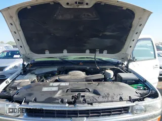 2003 Chevrolet Suburban LT with VIN 1GNFK16Z83R307164, listed as a IAAI auction lot 41977105 with 275,328 mi miles. Bid and sale history available at carsss.com. Image 10.