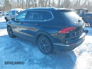 2022 Volkswagen Tiguan SE z VIN 3VV2B7AX4NM036657, wystawiony jako IAAI lot #41591503 z przebiegiem 45 416 mil mil oraz . Historia ofert i sprzedaży dostępna na DreamBid. Obrazek 3.